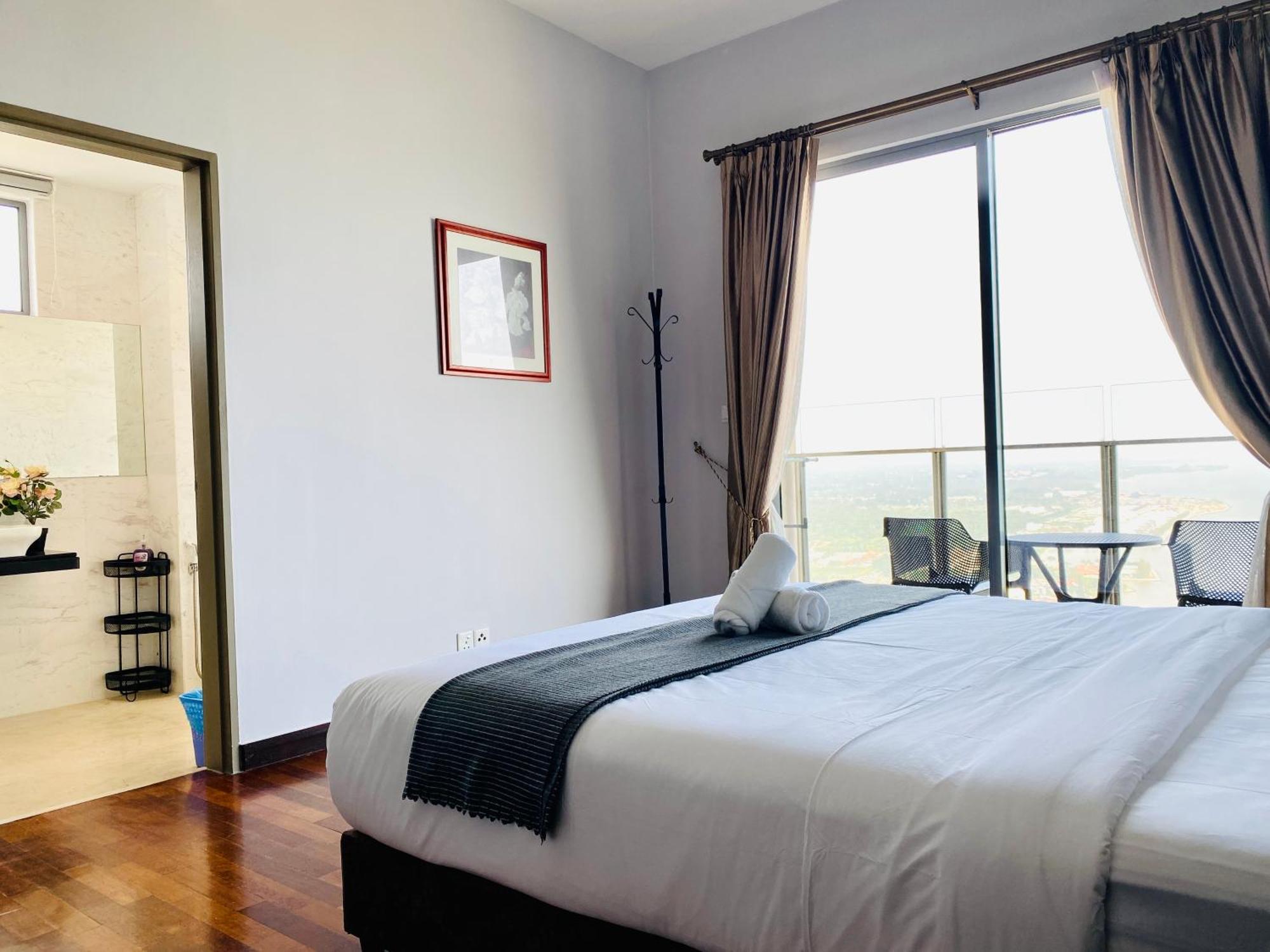 Silverscape Apartment