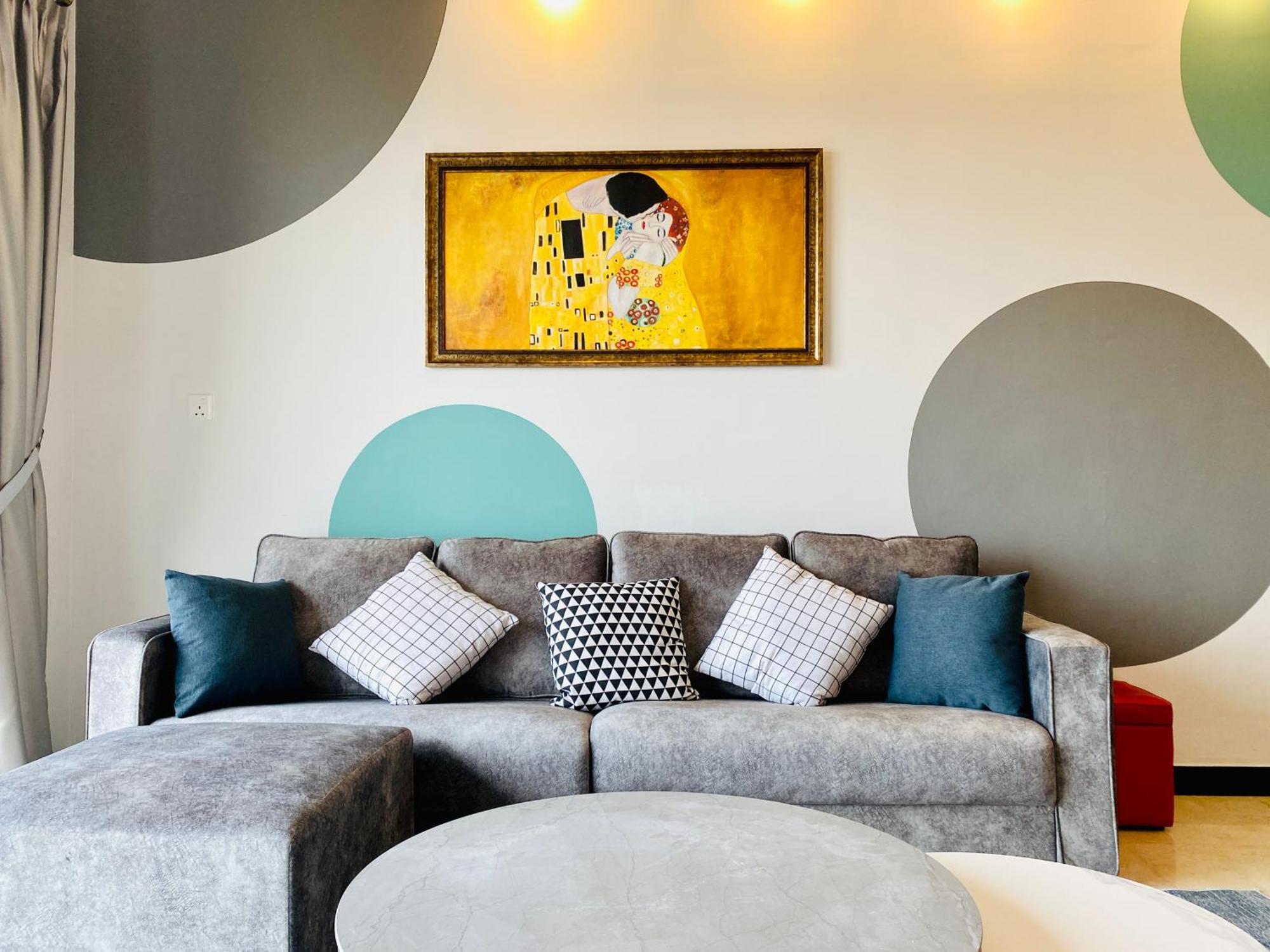 Silverscape Apartment *
