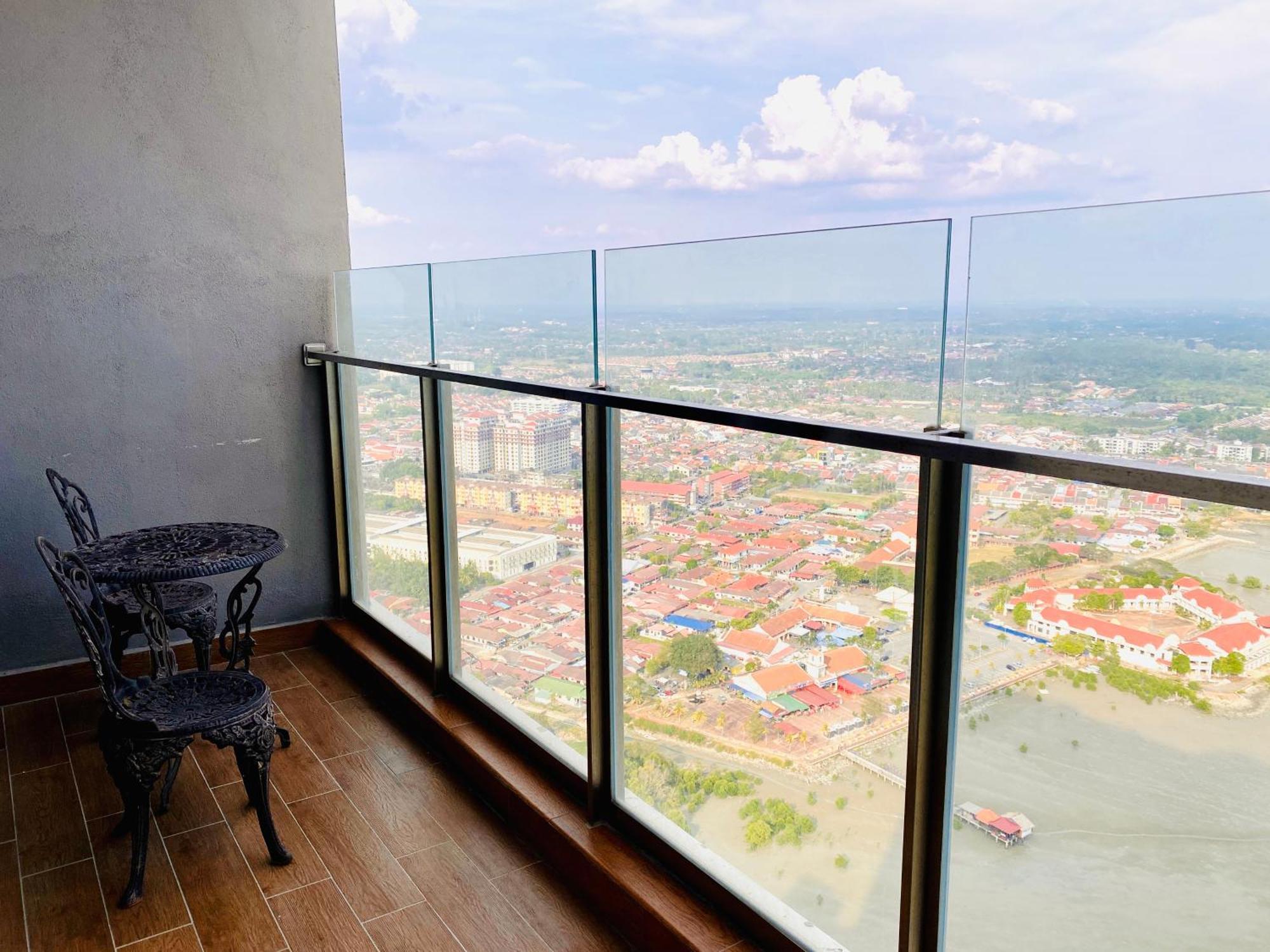 Silverscape Apartment *