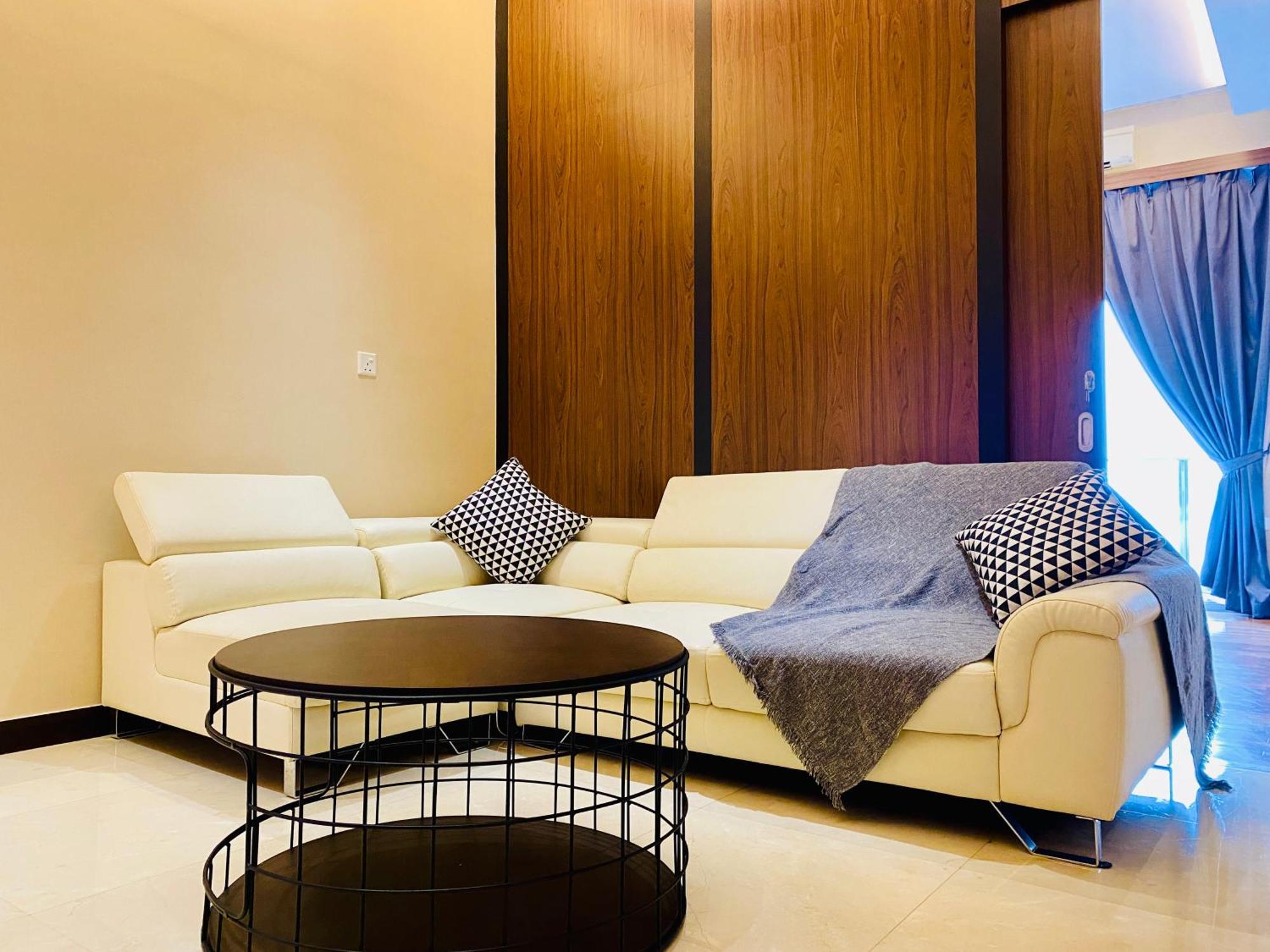 Silverscape Apartment *