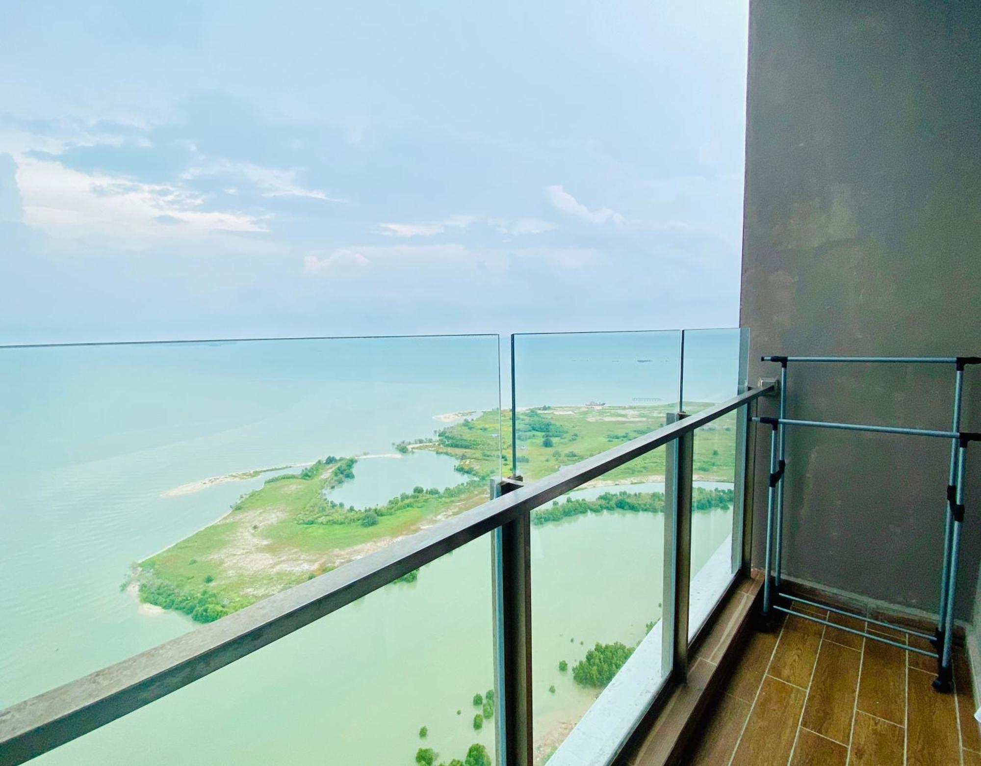 Silverscape Apartment *