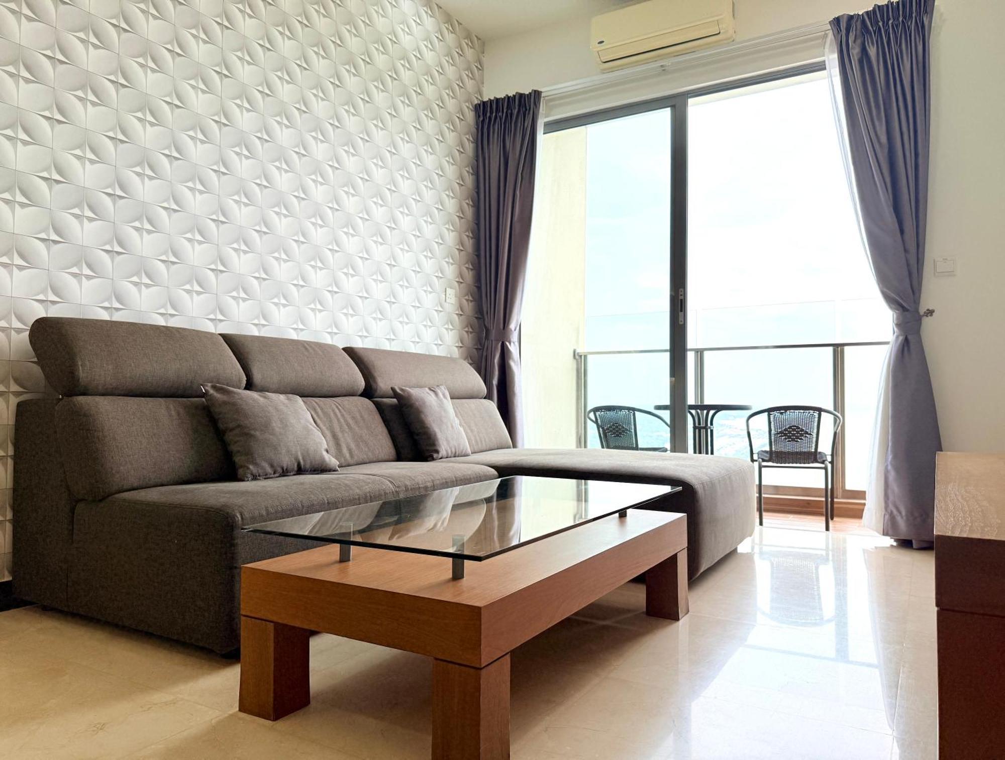 Silverscape Apartment *